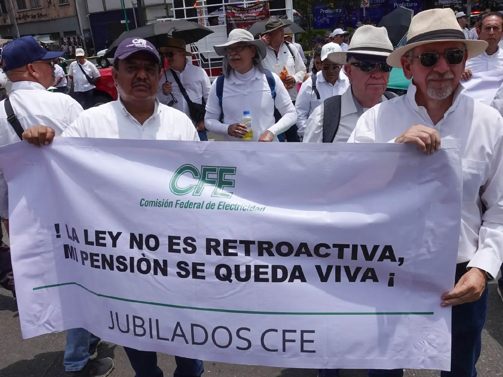 Tribunal frena recortes a pensiones de jubilados de la CFE