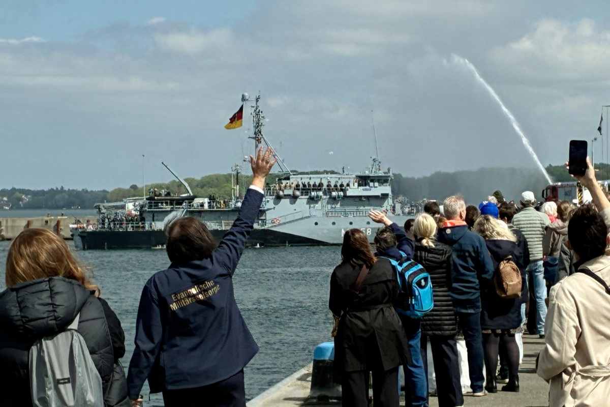 Trump suspende operación de barcos en el estrecho de Ormuz para lograr acuerdos con Irán 