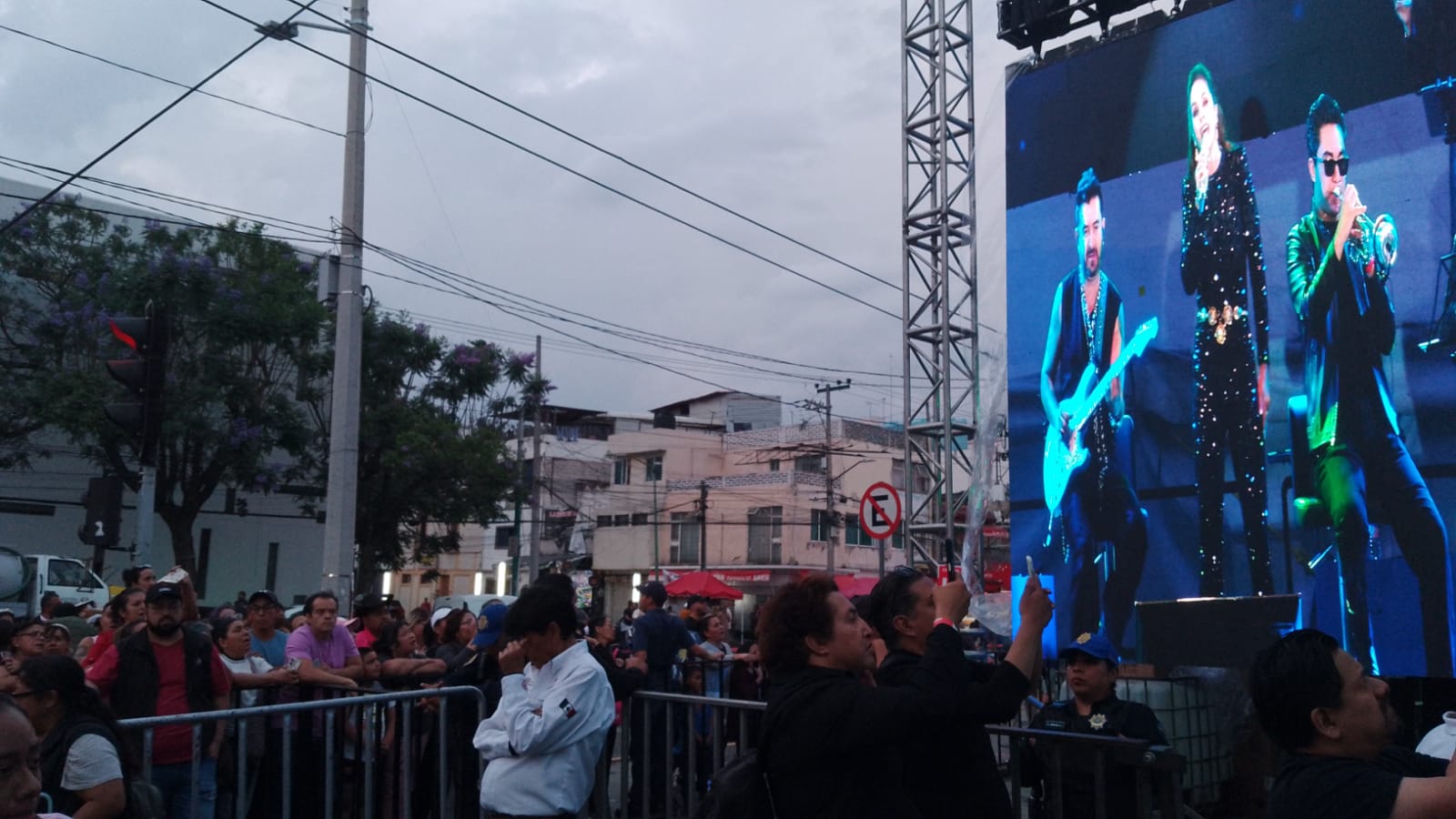 Lucero ilumina la plaza pública
