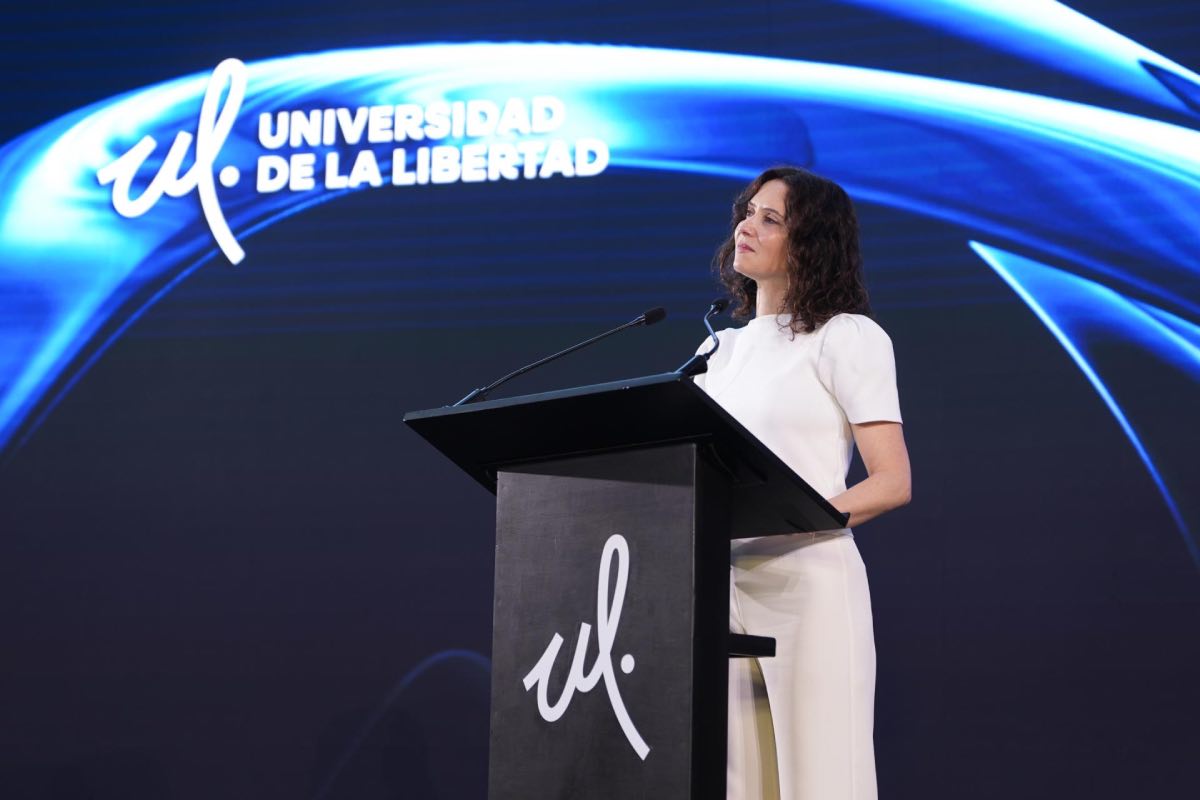 ayuso-universidad-libertad-mexico-critica-socialismo-animal-politico