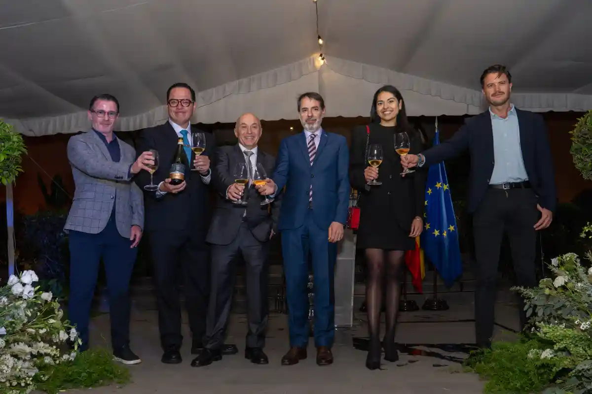 representantes de Michelin, embajada de españa y wellnex wine import