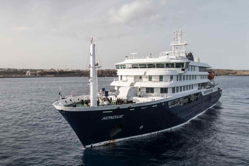 Crucero afectado por brote de hantavirus se dirige a las Islas Canarias