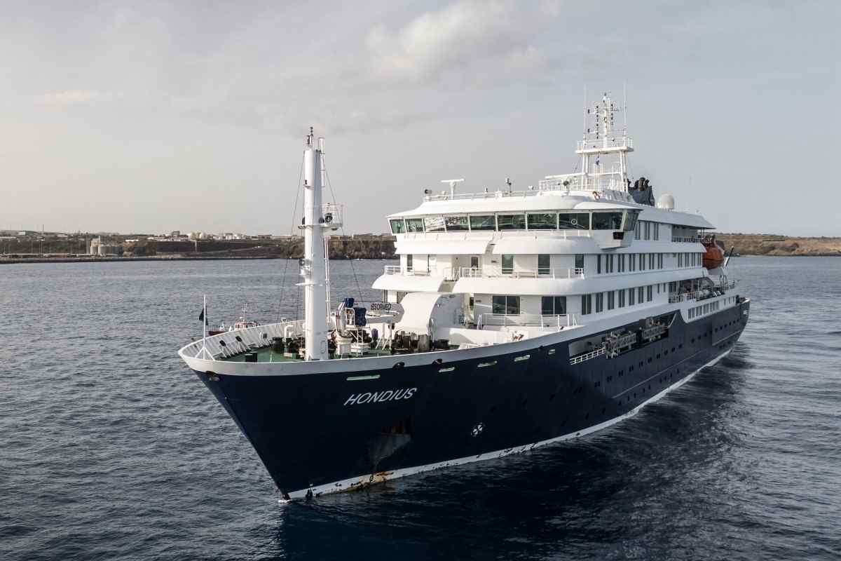 Crucero afectado por brote de hantavirus se dirige a las Islas Canarias