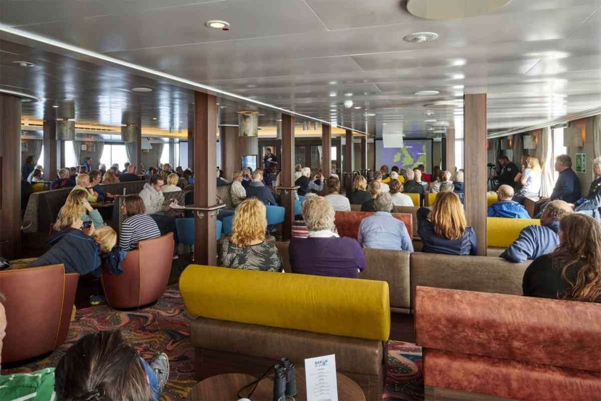 Crucero afectado por brote de hantavirus se dirige a las Islas Canarias