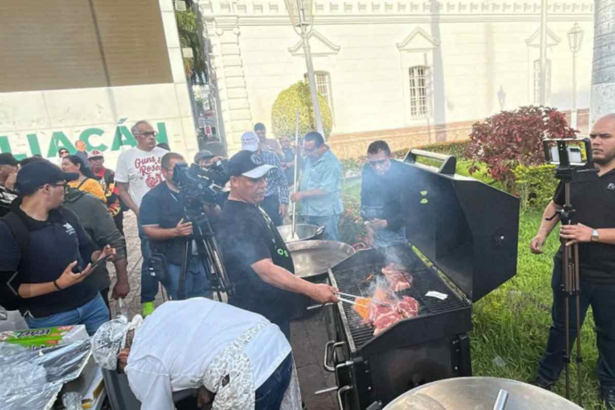Arman "carnita asada por la paz" en Culiacán tras licencia del gobernador Rocha Moya y alcalde Gámez