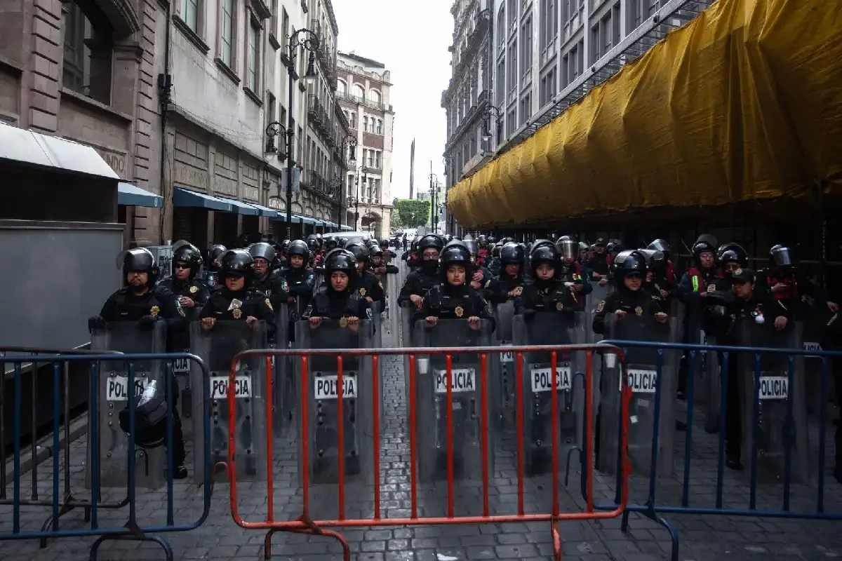 CNTE instala plantones en CDMX y Oaxaca a días del Mundial; choca con policías al no poder llegar al Zócalo