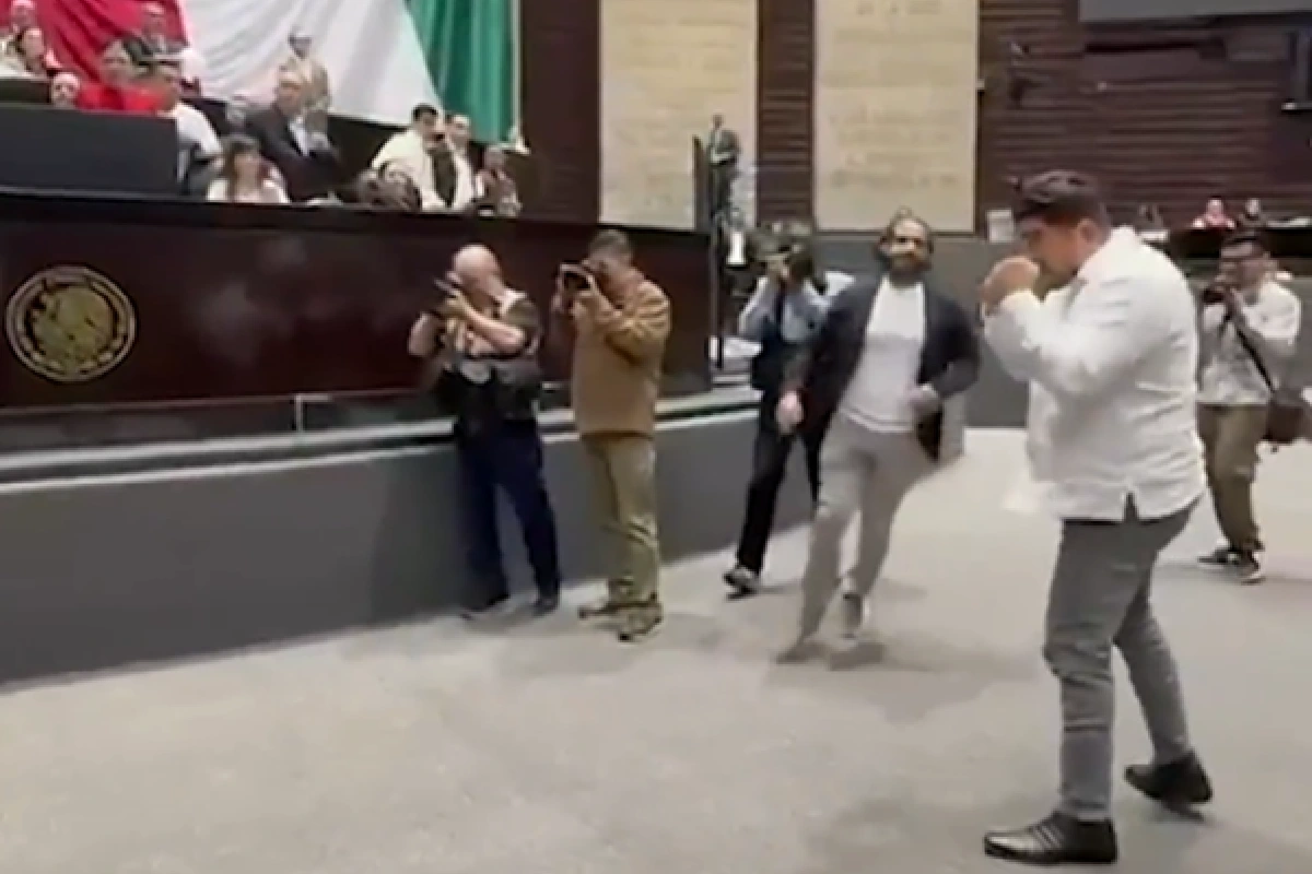 diputado de Morena Zenyazen Escobar