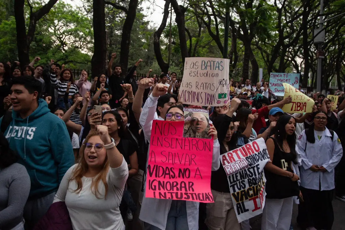 Estudiantes del IPN se movilizan rumbo a Zacatenco; autoridades de la SEP no se presentaron a reunión