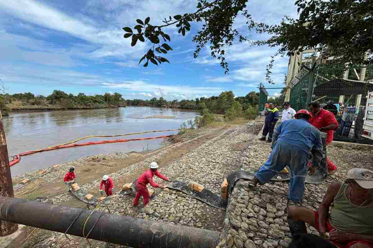 Actividades de Pemex provocan en promedio tres fugas y derrames al día en sus instalaciones