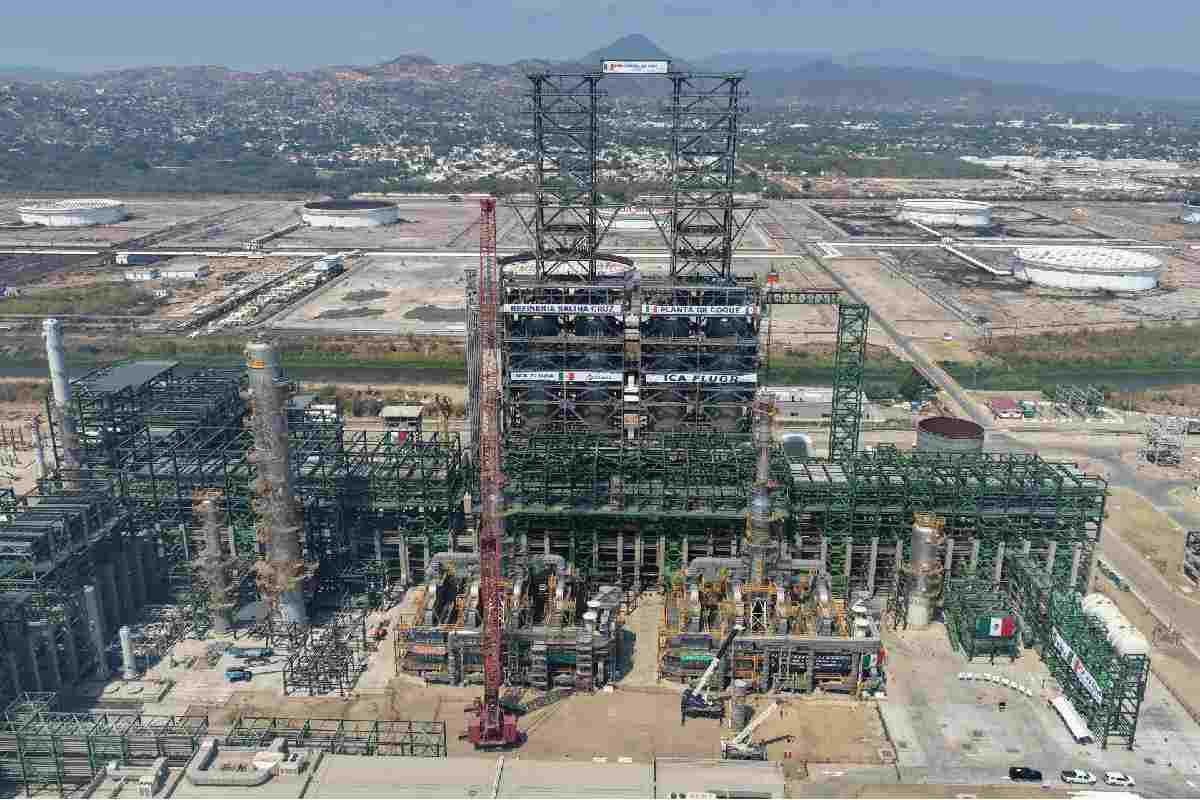 Actividades de Pemex provocan en promedio tres fugas y derrames al día en sus instalaciones
