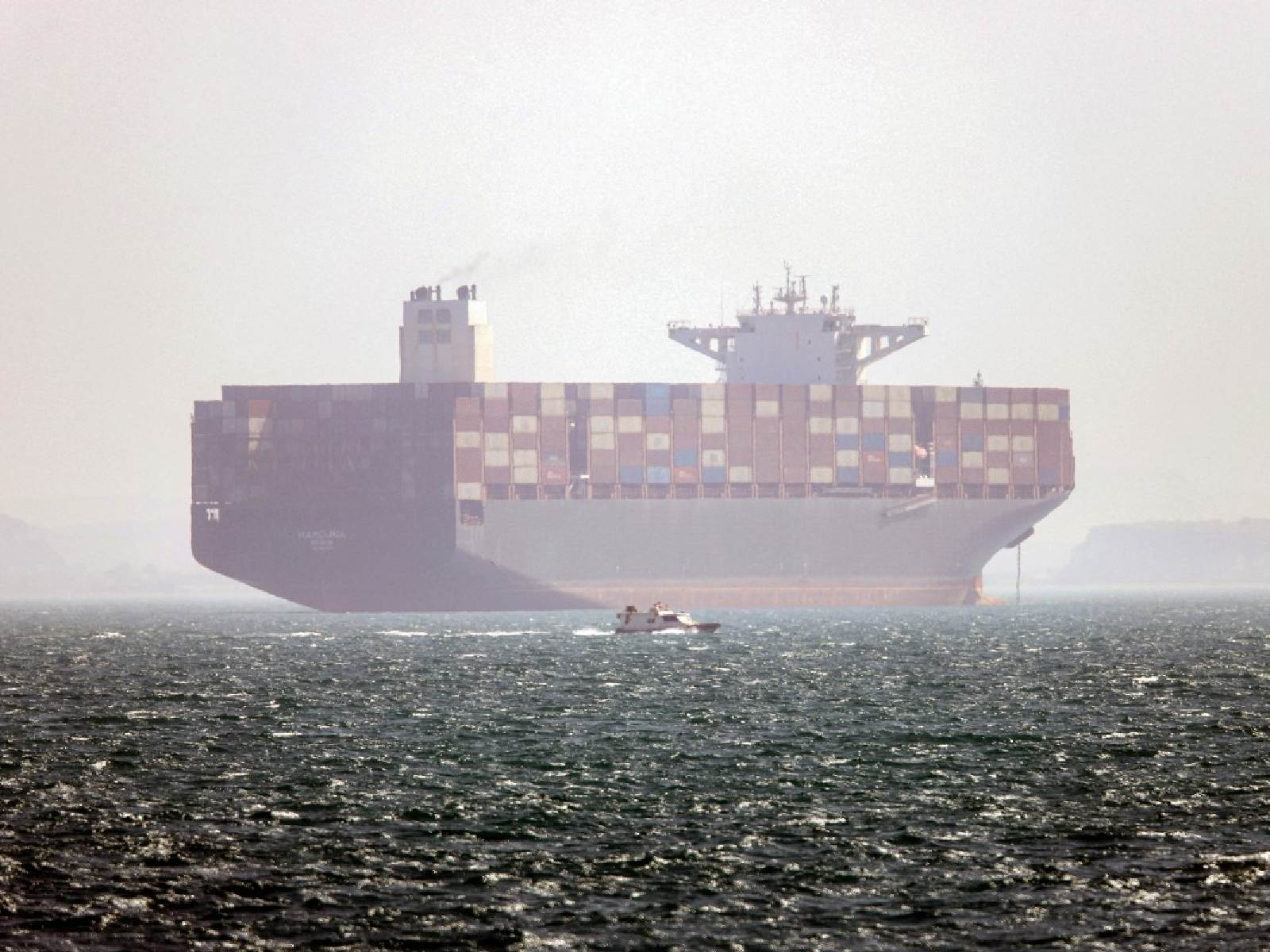 Irán acusa a EU de romper el alto el fuego con ataques a barcos en Ormuz; responde con represalias contra naves militares