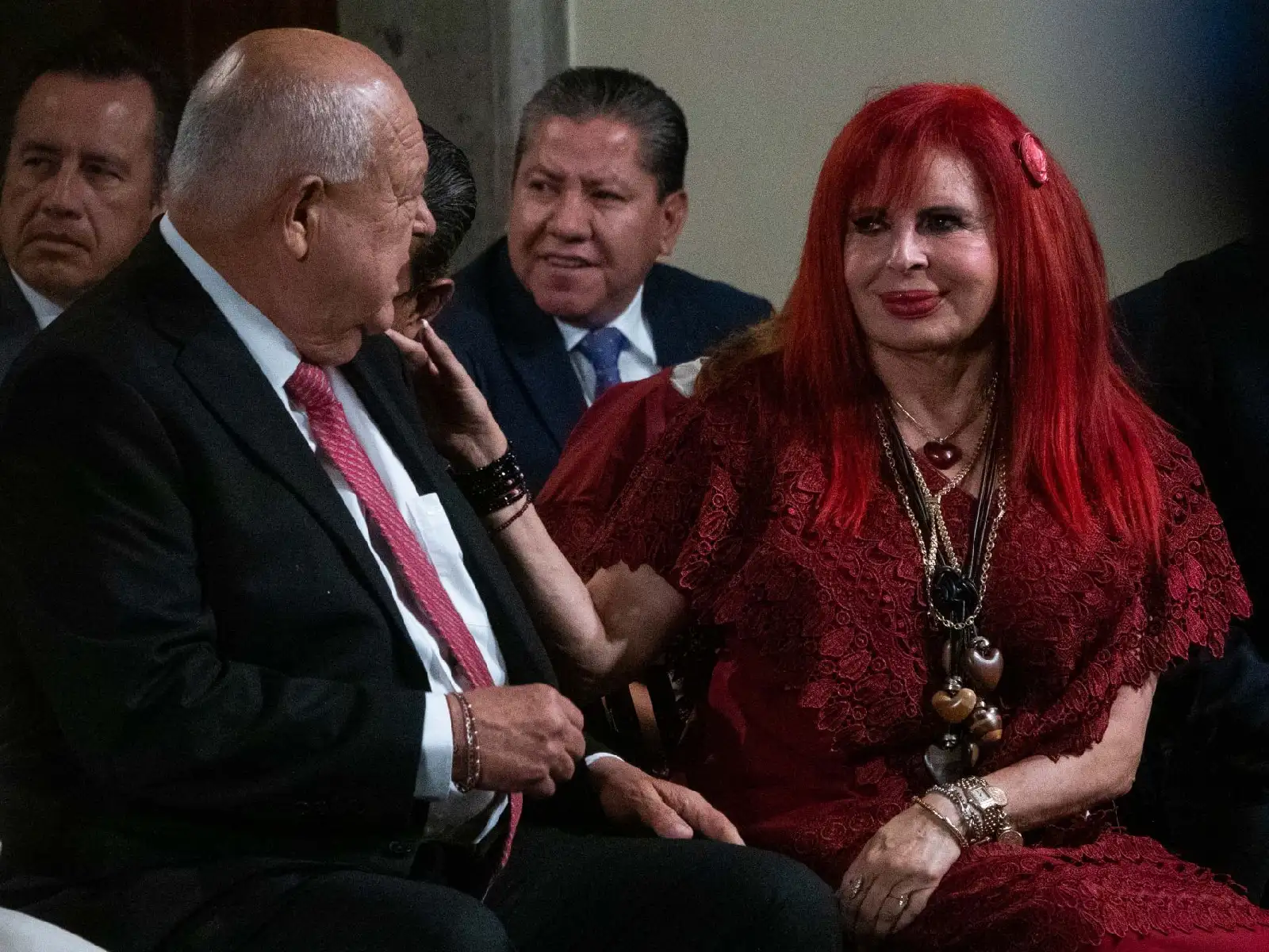 “Solo compro pulseritas elaboradas por artesanas", responde Layda Sansores ante críticas por usar joyería millonaria