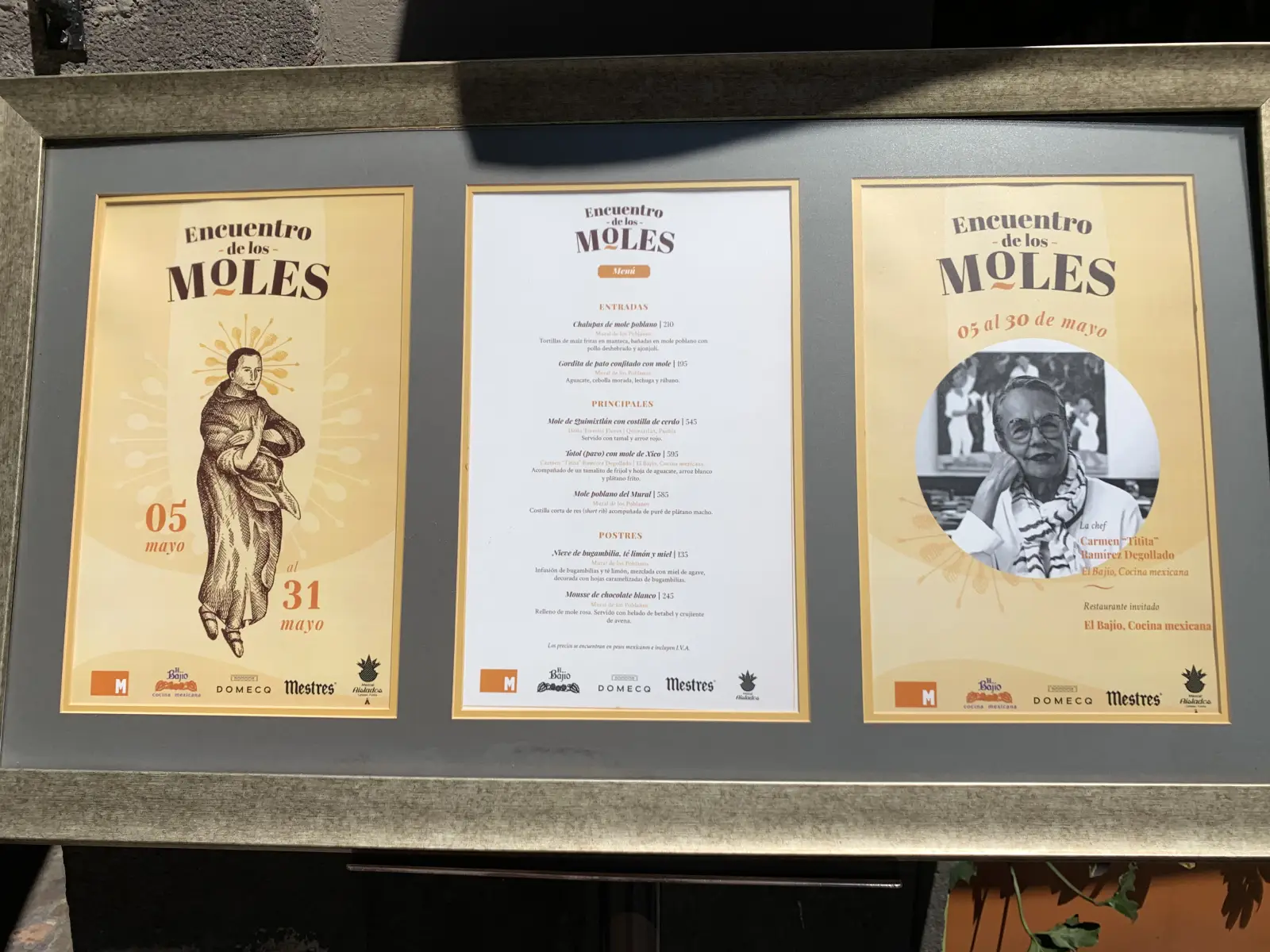 Carteles donde se ve a San Pascual Bailón y la chef Carmen Titita