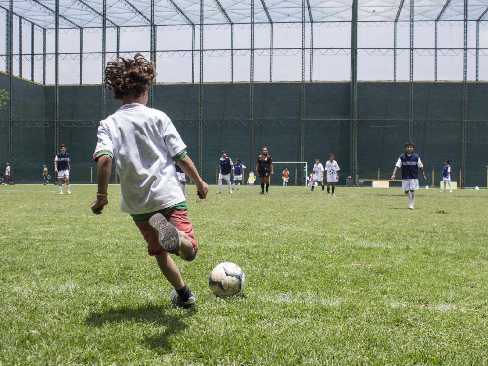 “Cuidar la niñez es parte del juego”: impulsan prevención del abuso sexual infantil en el Mundial