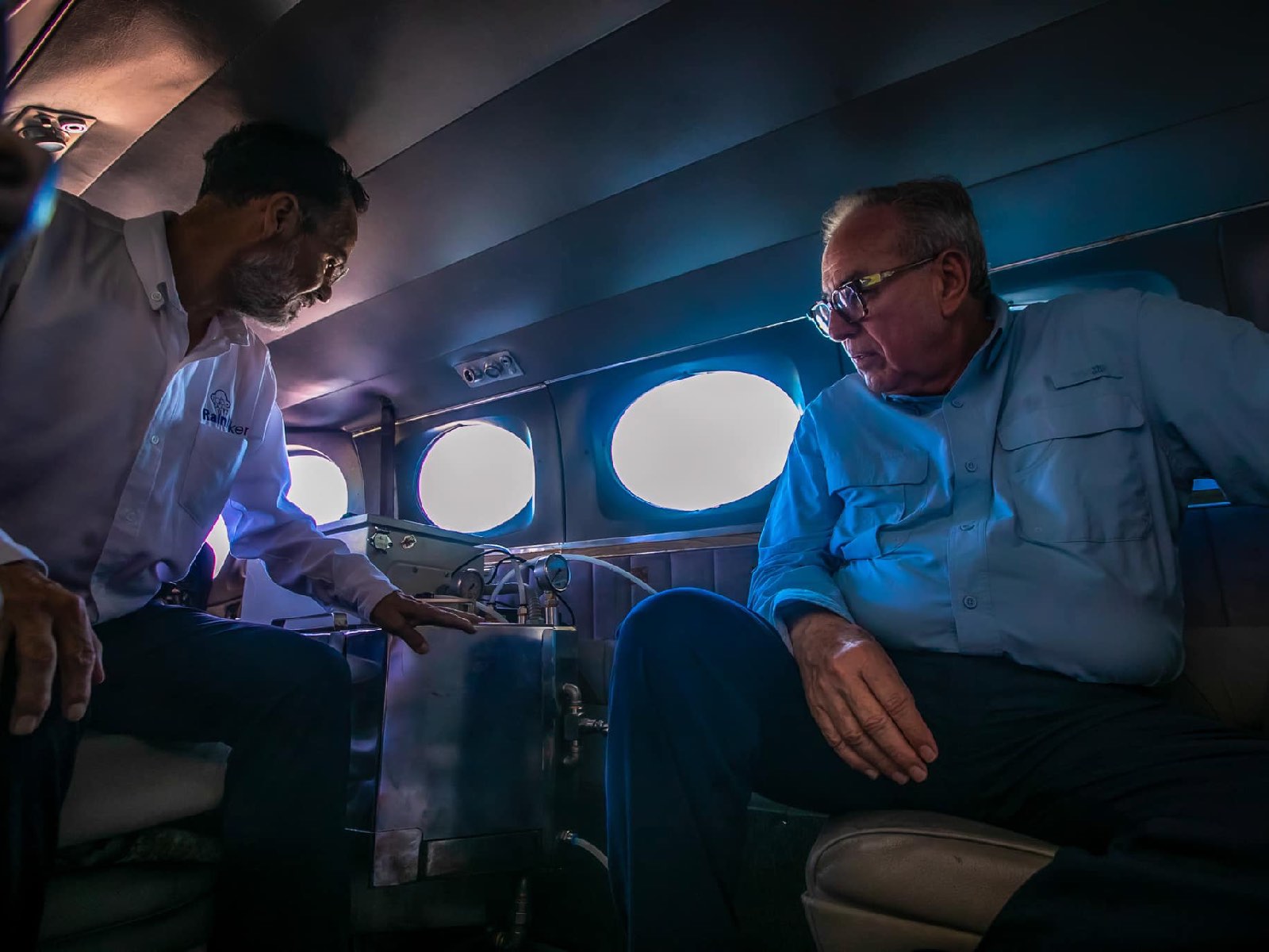 gobernador con licencia vuelo programa agrario