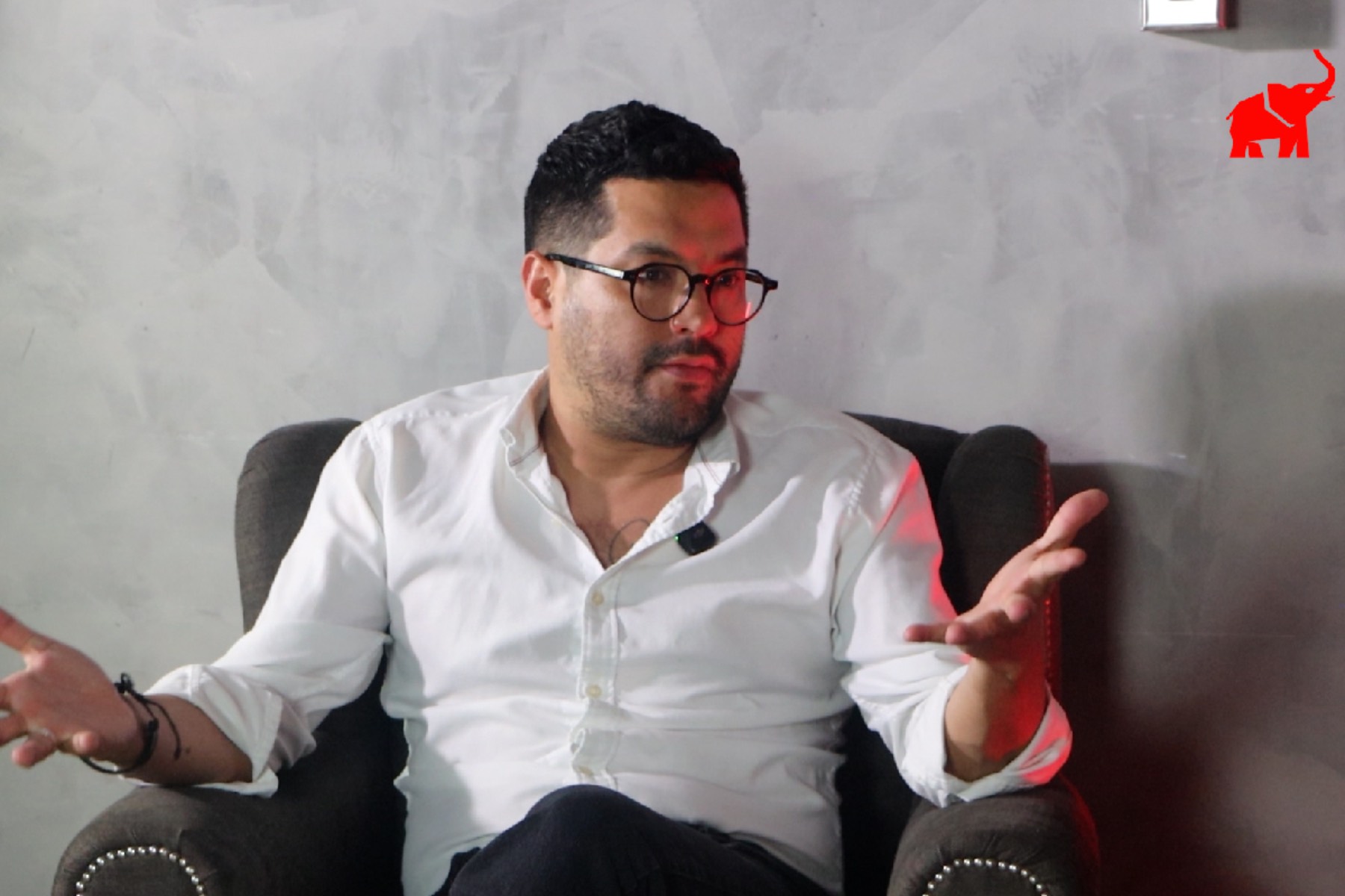 periodista-exiliado-oscar-martinez-advierte-modelo-bukele-el-salvador-2