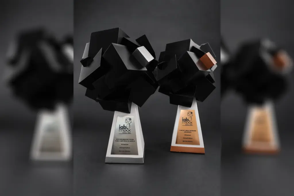 Premios de Animal politico en los IAB por "El examen".