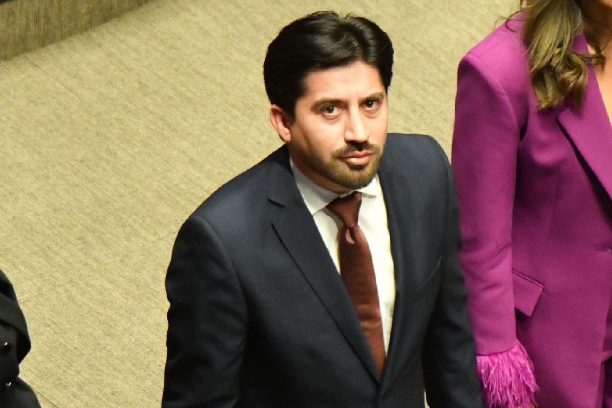 Omar Alejandro López Campos, tomó protesta como senador de Morena en suplencia de Enrique Inzunza