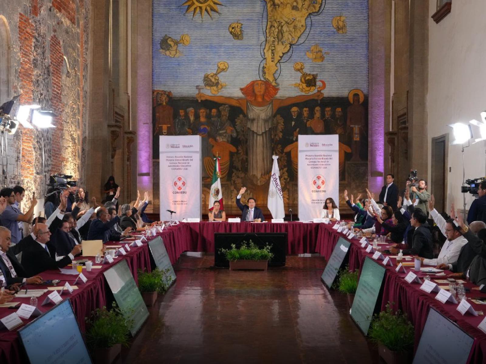 Representantes de los estados se reunieron en la Ciudad de México con Mario Delgado, titular de la SEP.