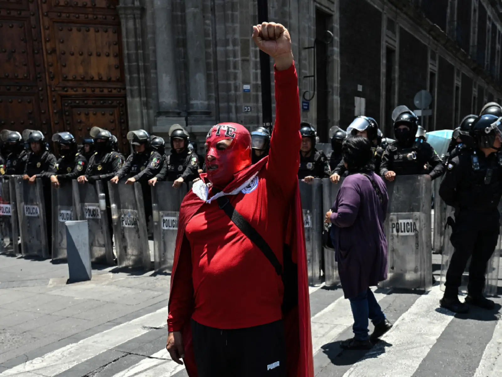 Maestros disidentes del SNTE rechazan aumento salarial del 9%; preparan megamarcha para el arranque del Mundial