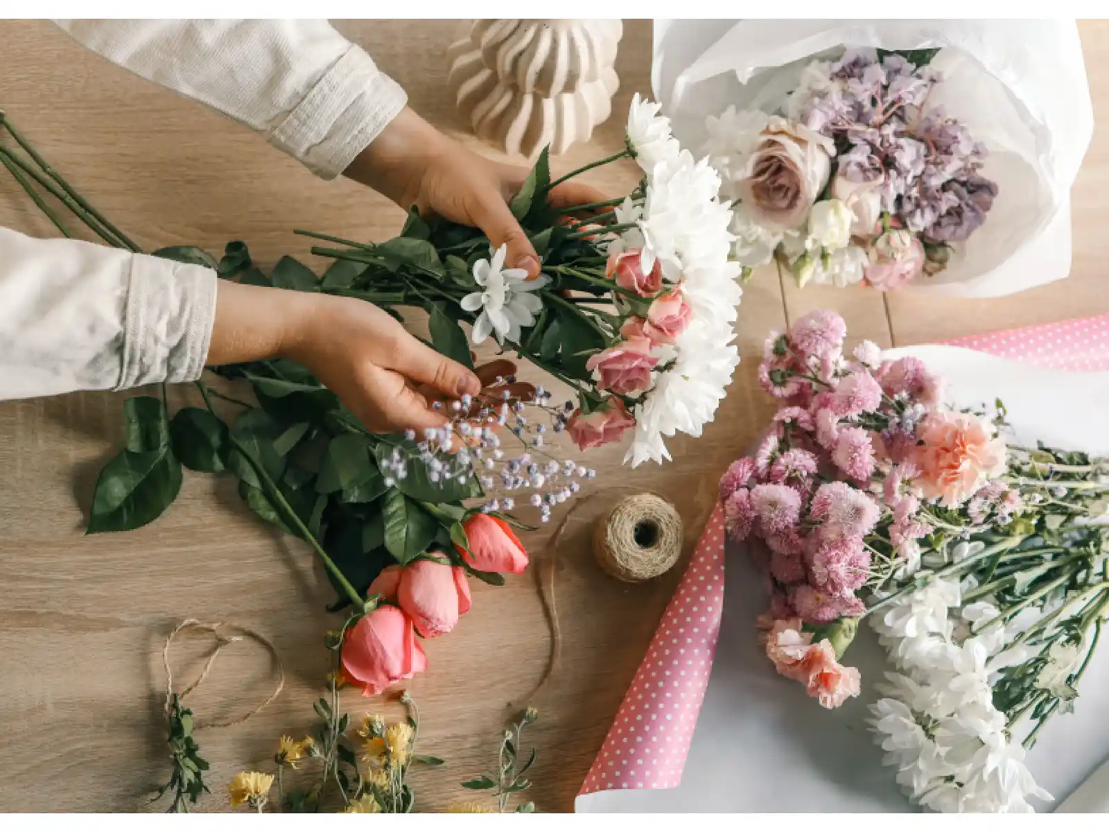 mesa de arreglos florales