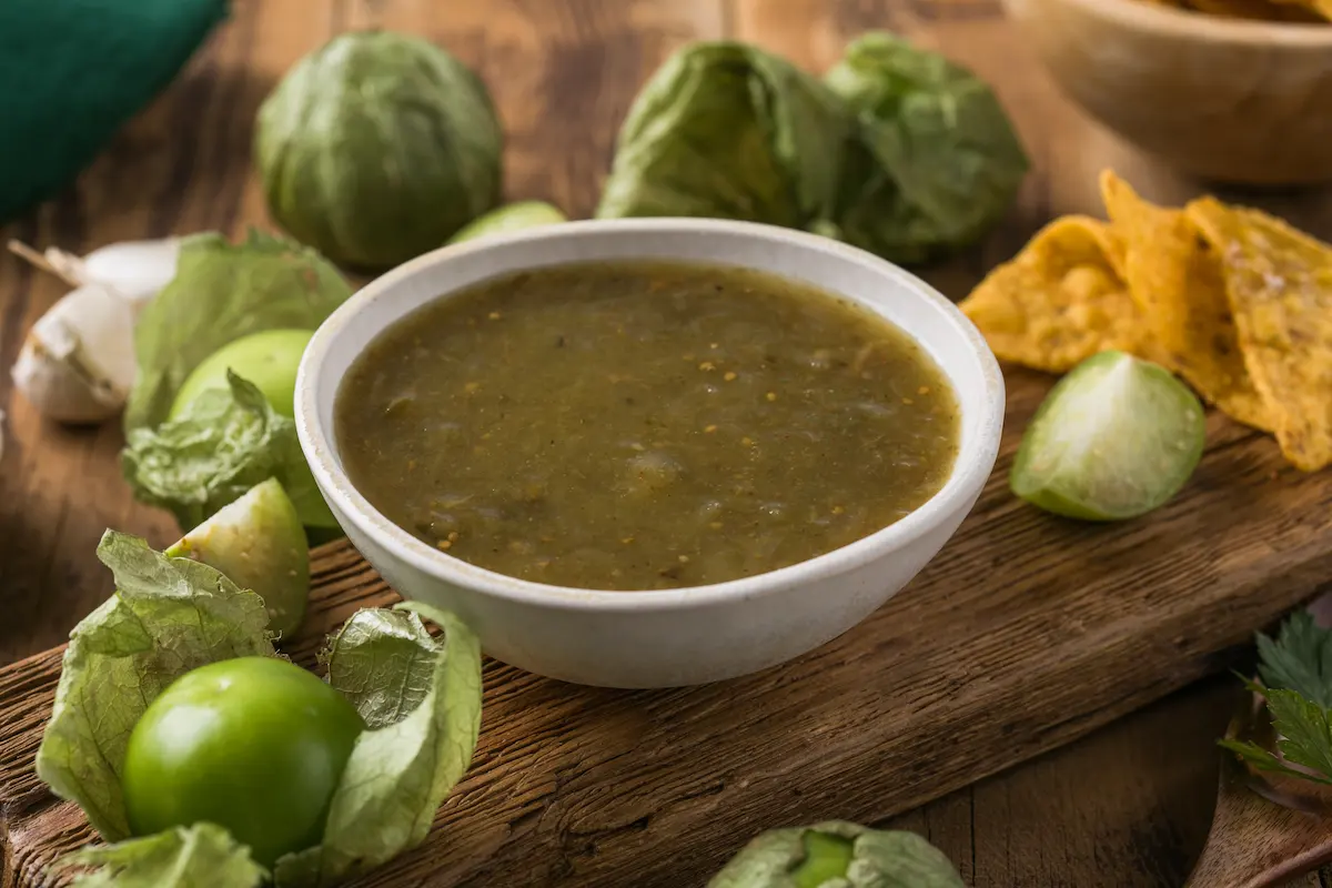 salsa verde hecha con chile serrano