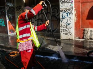 ¿Los puentes peatonales en CDMX deben pintarse de color amarillo y no de morado por seguridad vial? 