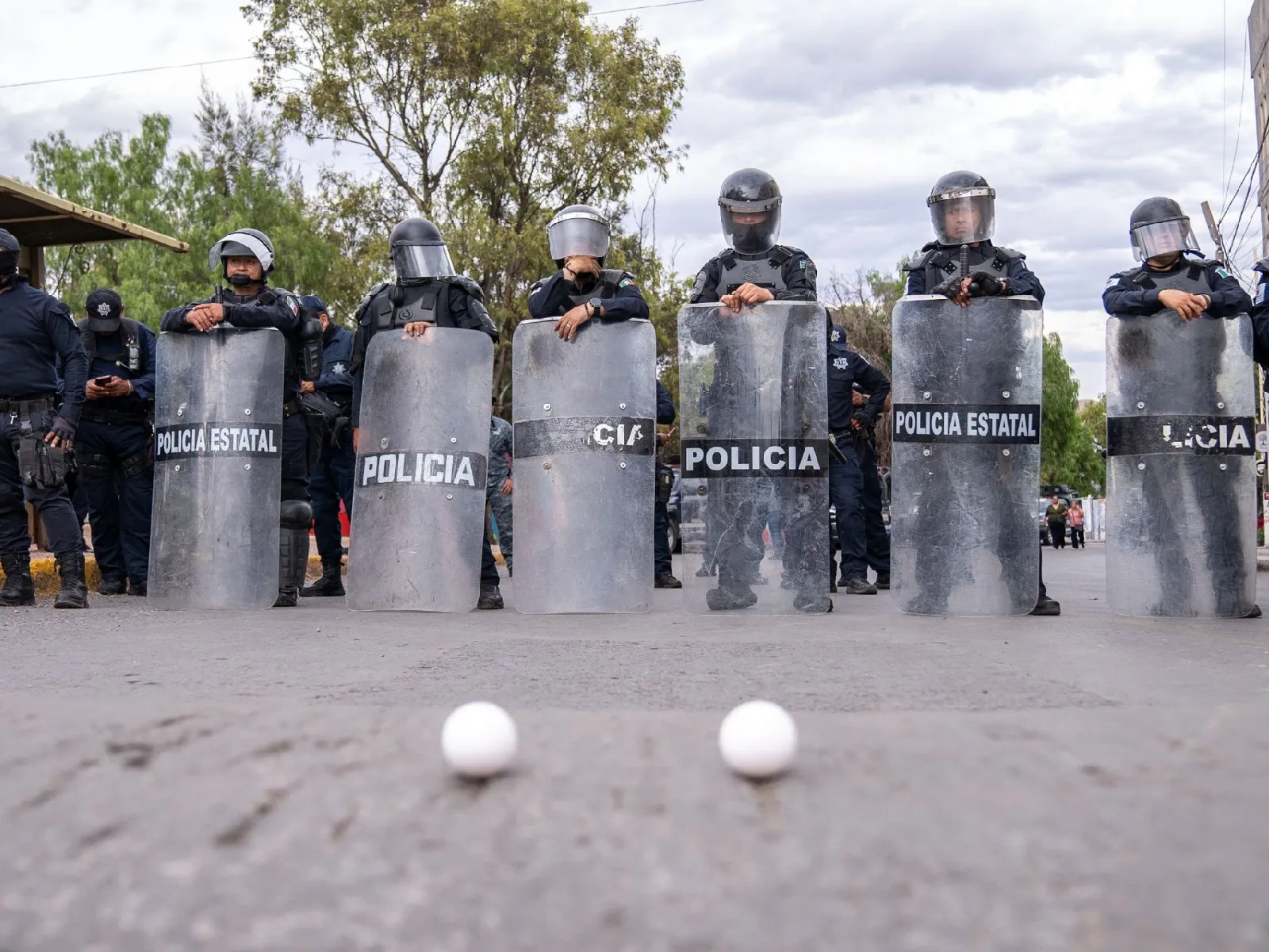 Policía desaloja con violencia a productores de frijol en Zacatecas que protestaban en acceso a concierto por el Día de las Madres