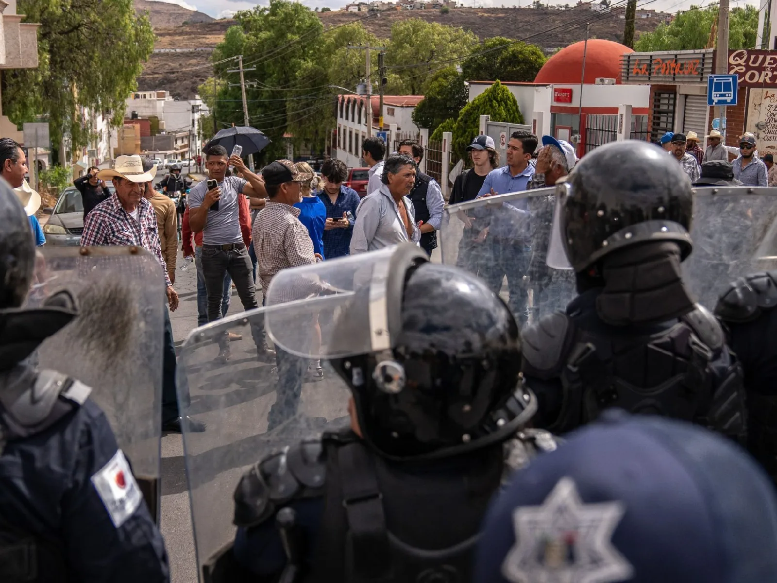 Desalojan con violencia a productores de frijol en Zacatecas durante protesta en acceso a concierto