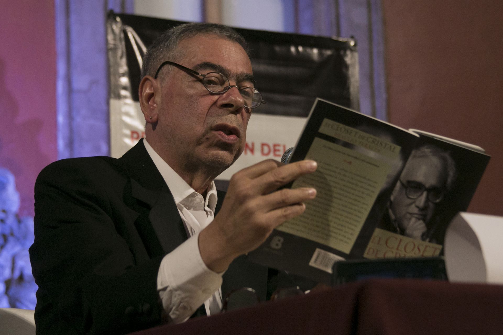 El escritor Braulio Peralta, autor de "El Closet de Cristal"