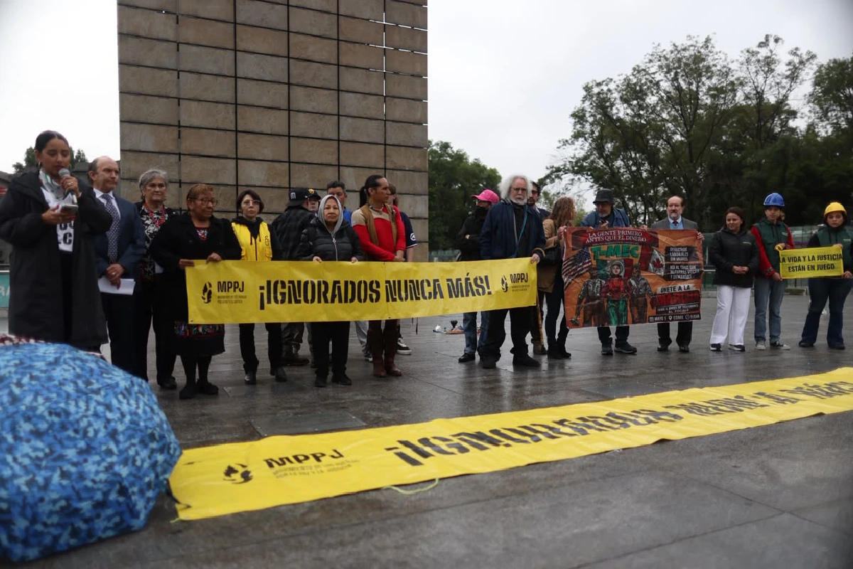A dos días del Mundial 2026, activistas protestan en la Estela de Luz para denunciar crisis de derechos humanos