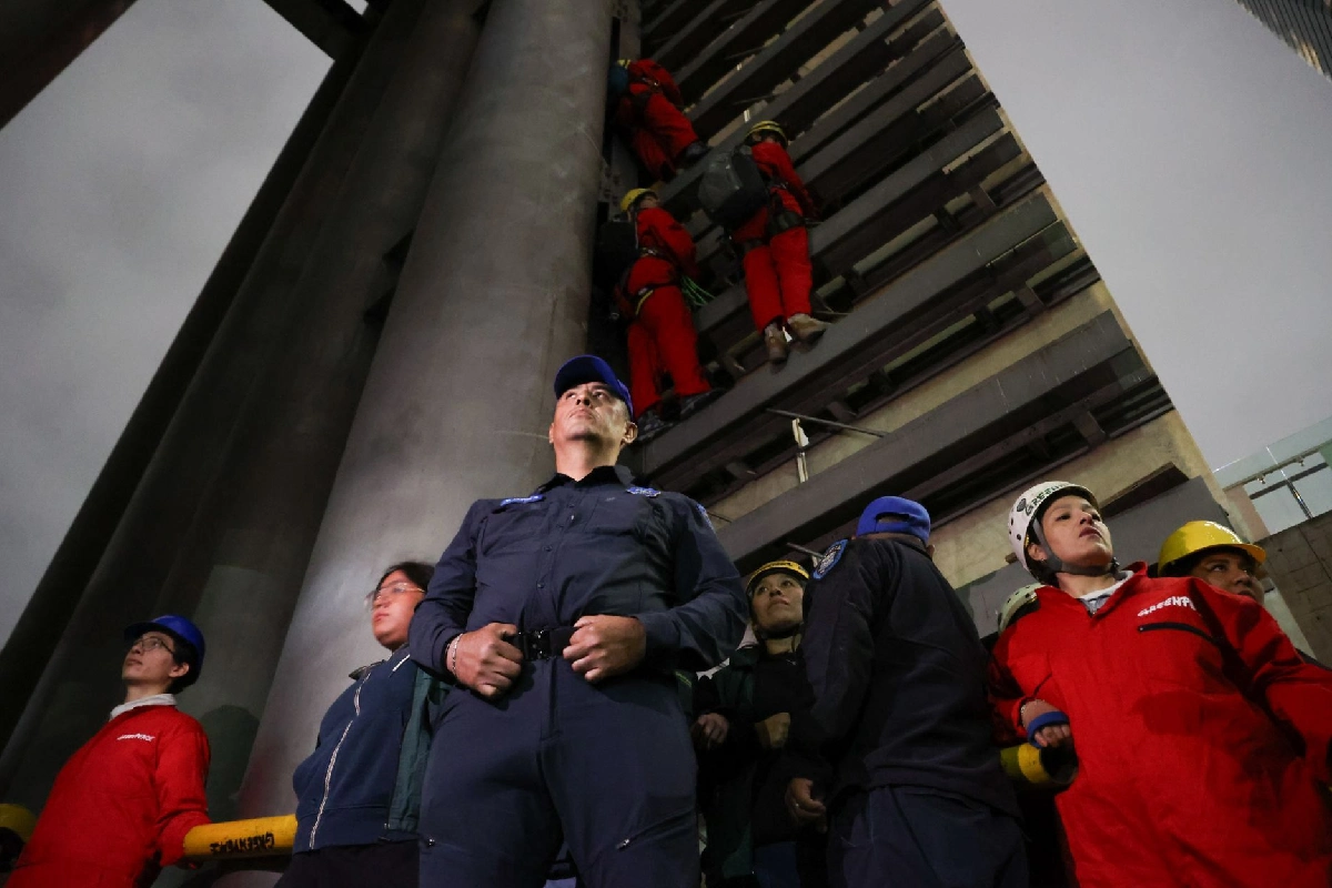 A dos días del Mundial 2026, activistas protestan en la Estela de Luz para denunciar crisis de derechos humanos