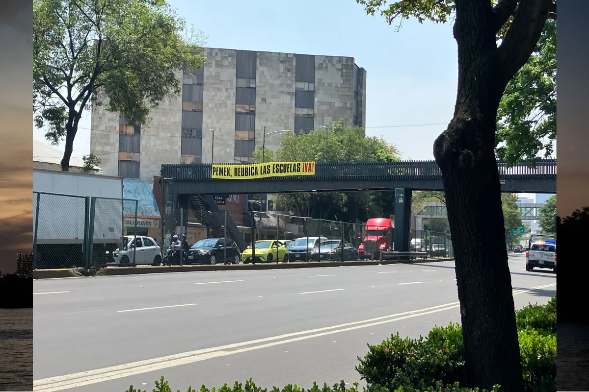 Autoridades presentan anteproyecto para reubicar escuelas colindantes con Dos Bocas; familias exigen cambios