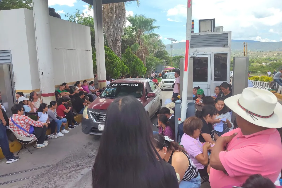 CNTE causa desabasto de gasolina en Oaxaca por campamento en instalaciones de Pemex; en Chiapas toman plazas
