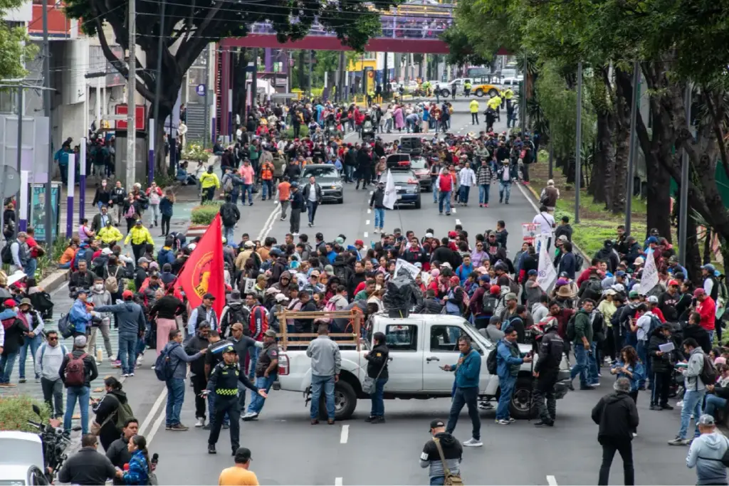 CNTE denuncia cerco policial; mantiene sus demandas y exige diálogo directo con Sheinbaum