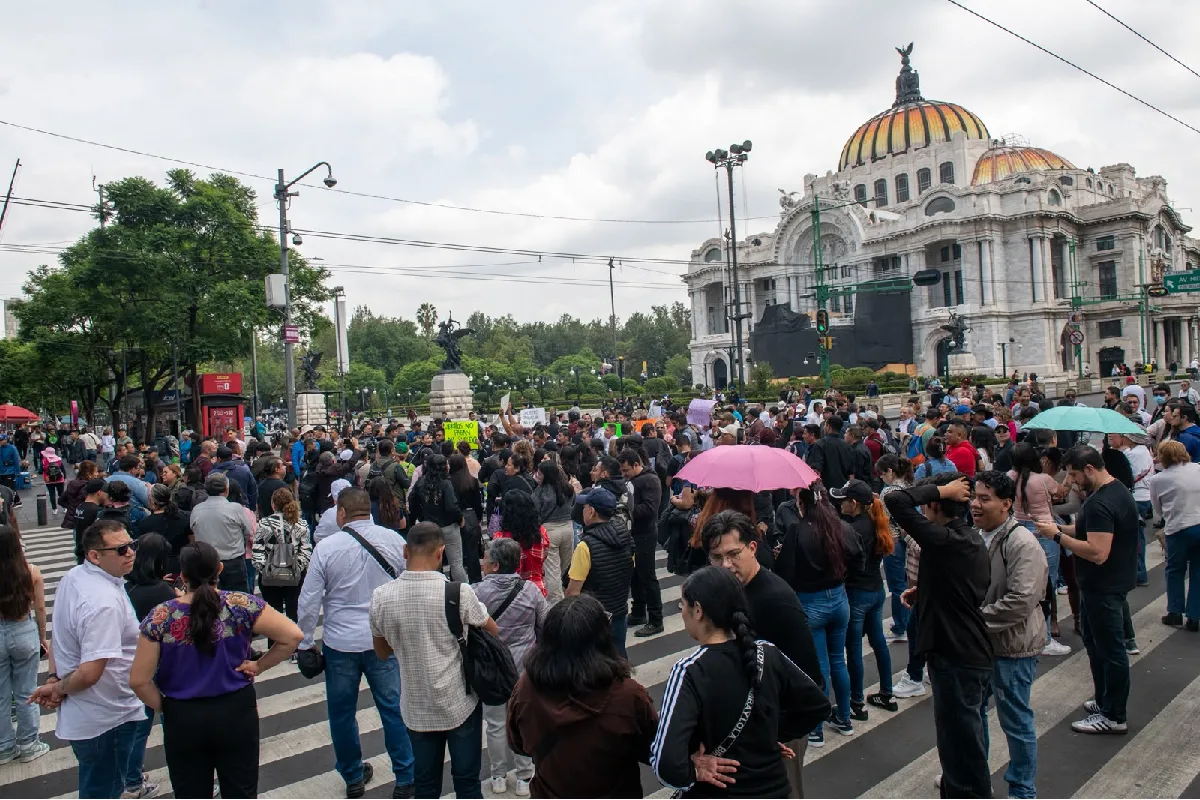 Manifestantes bloqueando Eje Central