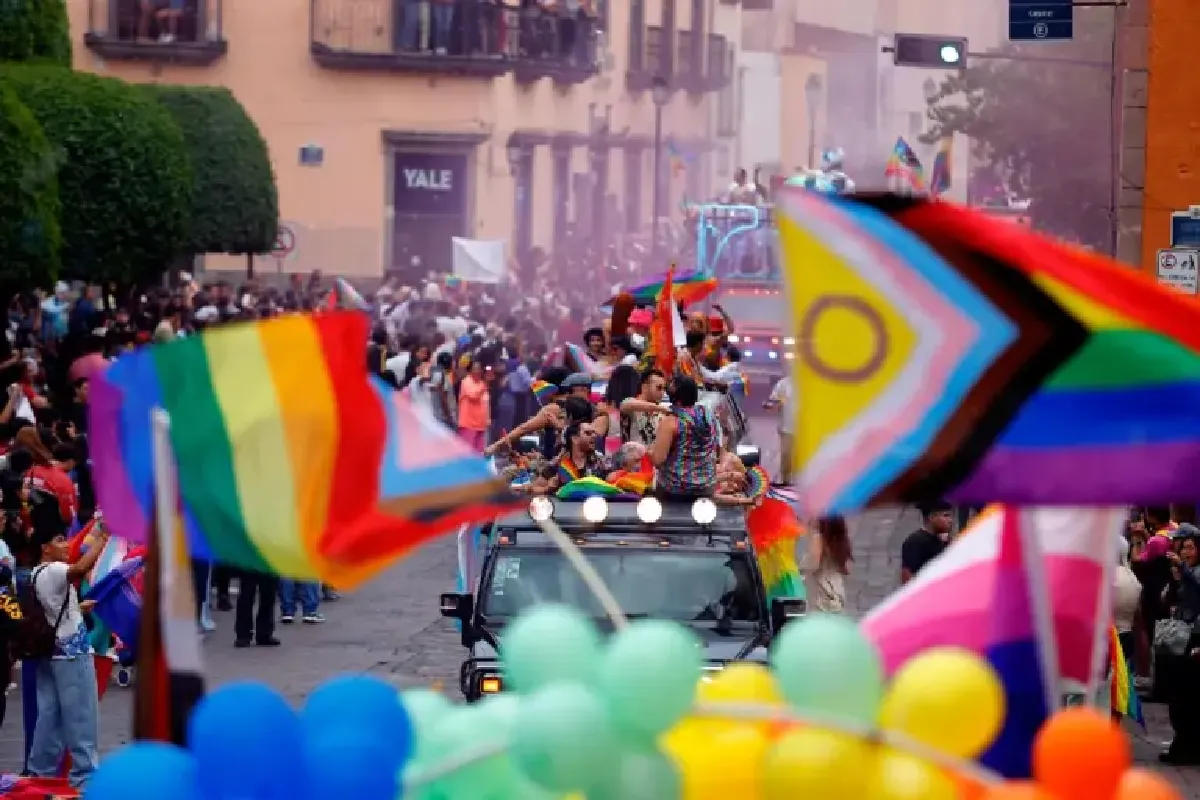 Comunidad LGBTQ+ se alista en Reforma para la 48° edición de la Marcha del Orgullo; podrán llegar al Zócalo 
