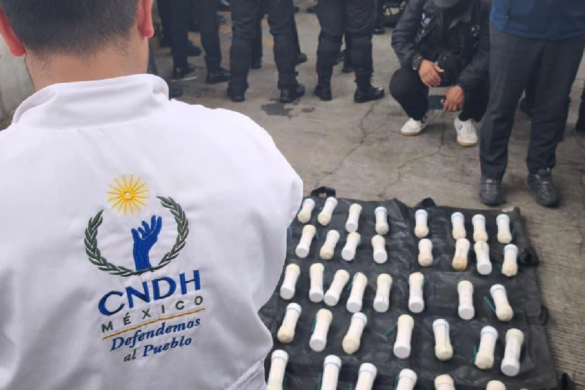 Decomisan explosivos en autobús de normalistas de Ayotzinapa que iban a las protestas de la CNTE