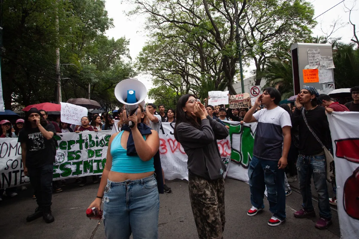Educación rechaza destituir a Arturo Reyes de la dirección del IPN pese a protestas de estudiantes