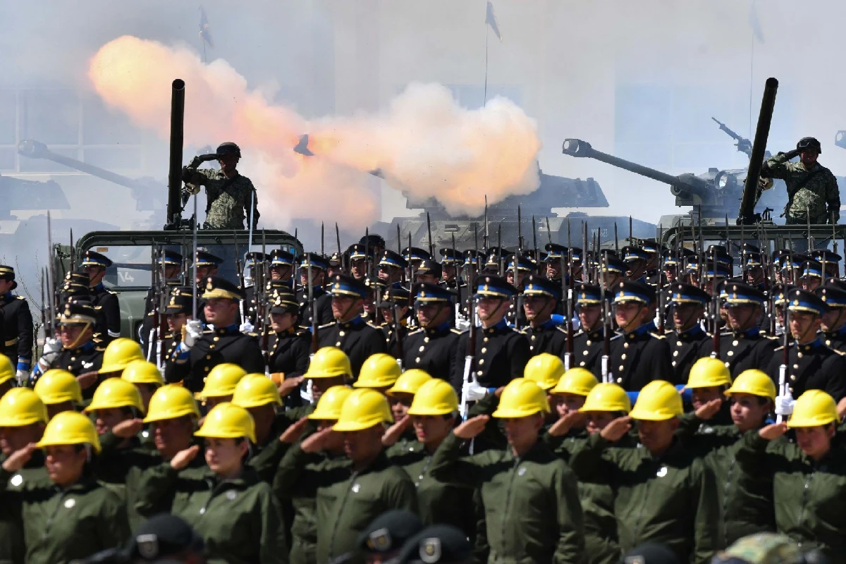 Personal militar durante la Ceremonia del 113 aniversario del Día del Ejército Mexicano