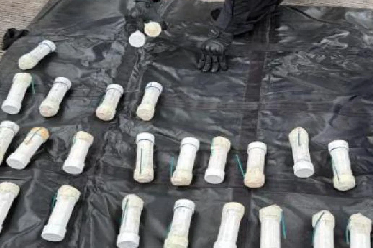 Artefactos explosivos decomisados en autobús de normalistas
