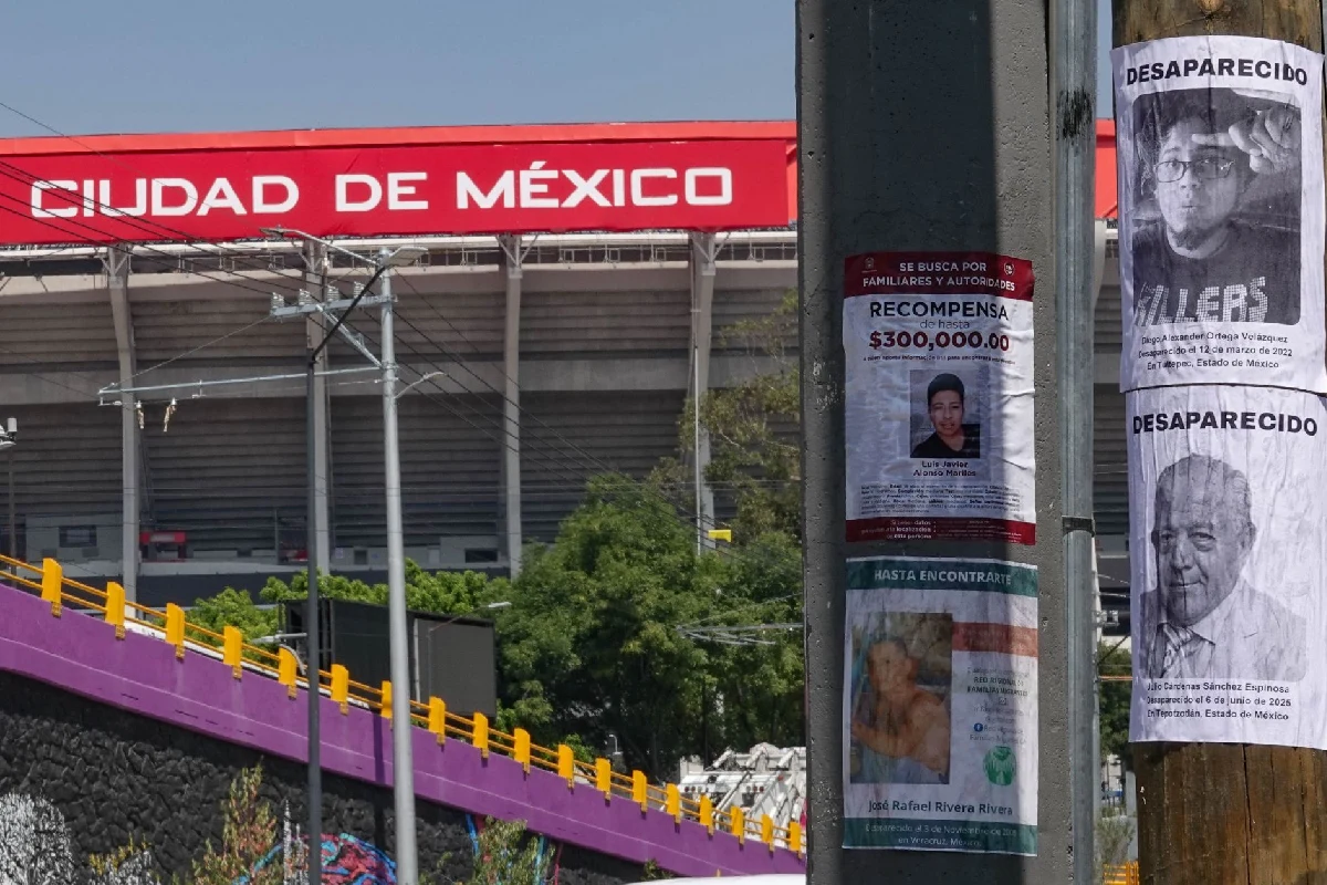 Ficha de búsqueda con el estadio ciudad de México de fondo