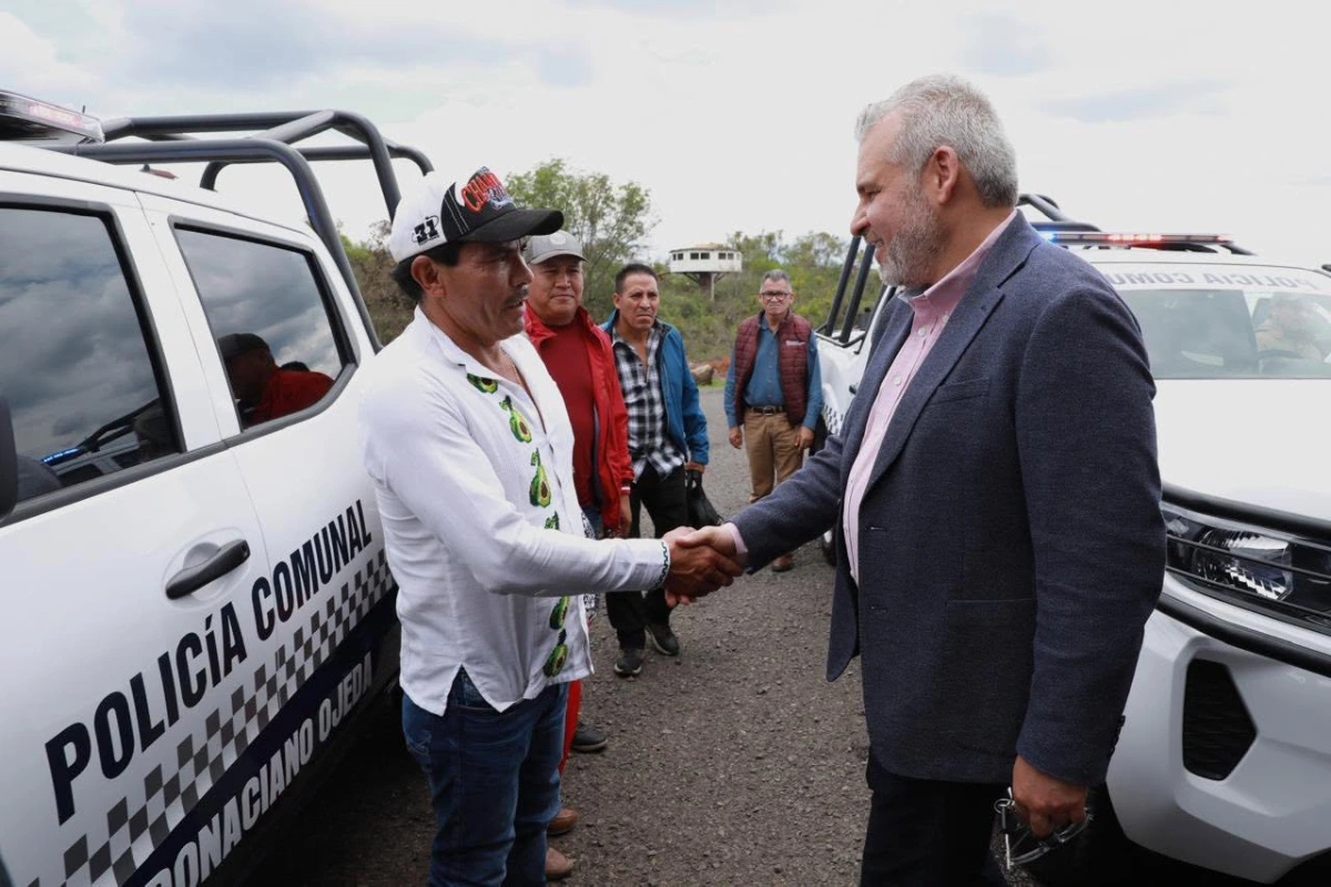 Gobierno de Michoacán entrega patrullas a comunidades indígenas tras múltiples hechos de violencia
