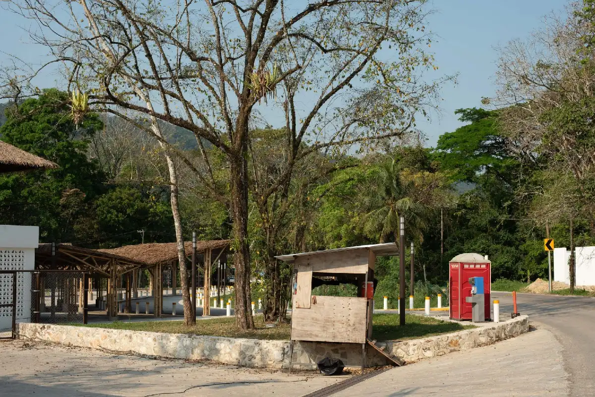Como parte de uno de los mega proyectos del gobierno actual a través de la Secretaria de Defensa Nacional se está construyendo la cadena de hoteles Tren Maya.