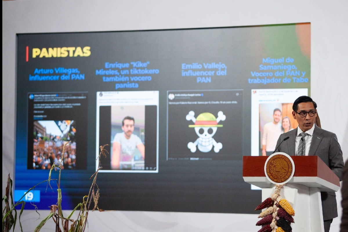 Miguel Ángel Elorza Vázquez, coordinador de Infodemia durante conferencia de prensa en Palacio Nacional