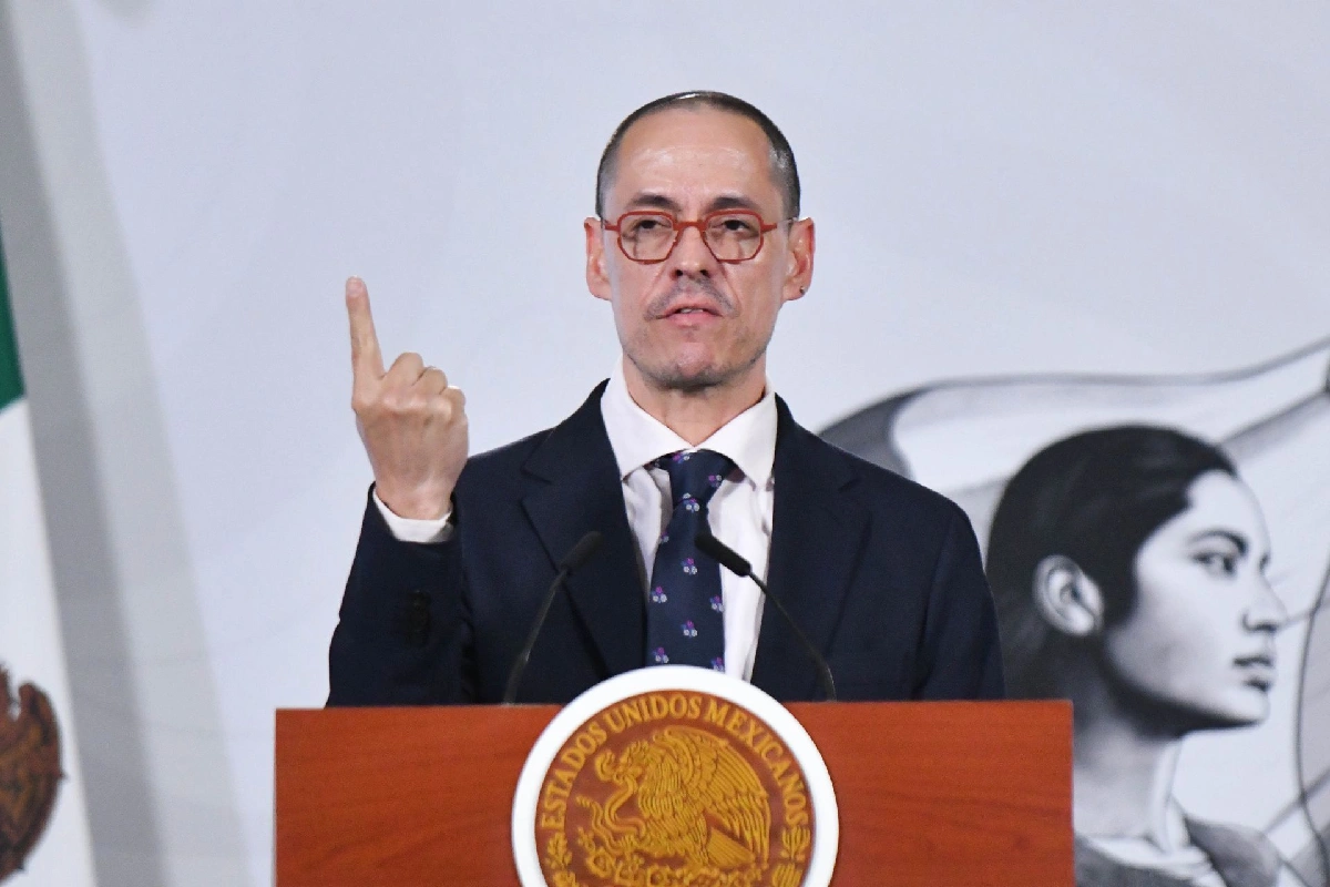 José Peña Merino levantando un deod 