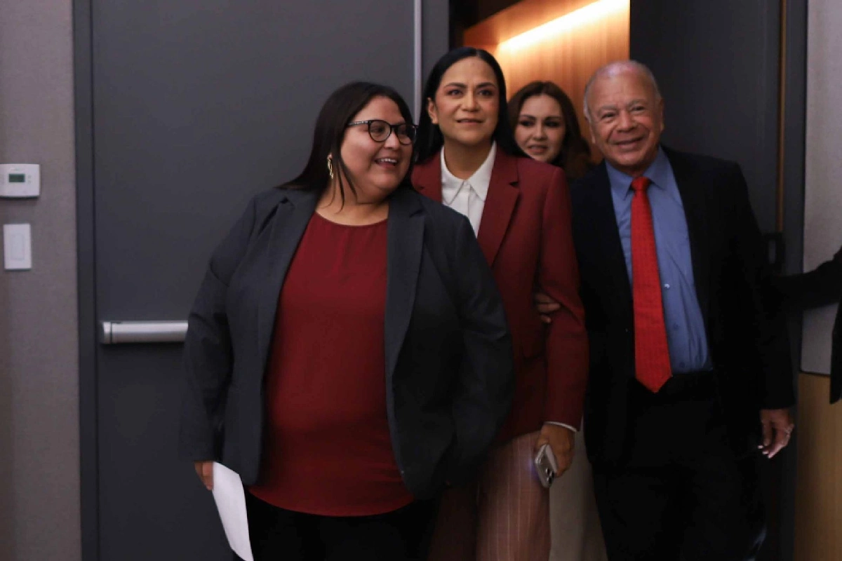 Citlalli Hernández, presidenta Nacional de la Comisión de Elecciones; Ariadna Montiel, presidenta de Morena; Alberto Anaya, presidente del Partido del Trabajo, y la senadora Geovanna Bañuelos, durante su llegada a la Conferencia de Prensa "Unidad por la Transformación",