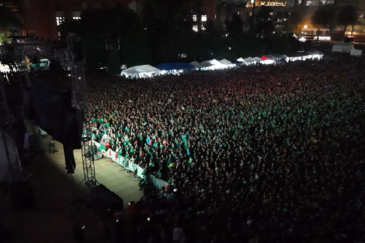 “Marea verde futbolera”: un millón de personas celebran el triunfo de la Selección Mexicana en Ángel, Reforma y Zócalo