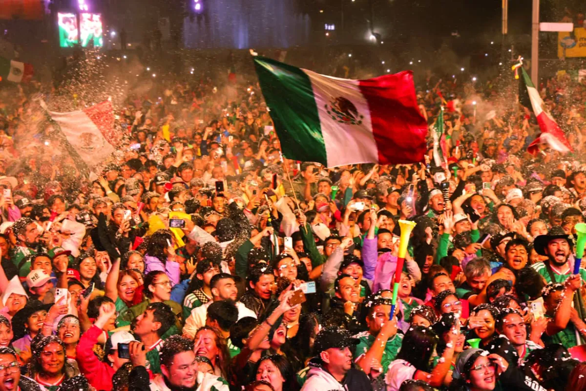 “Marea verde futbolera”: un millón de personas celebran el triunfo de la Selección Mexicana en Ángel, Reforma y Zócalo