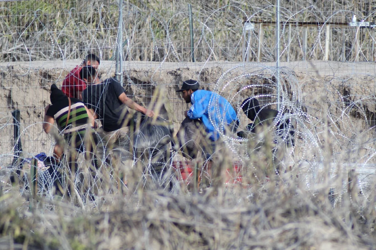 Mexicano se declara culpable en EU por tráfico de migrantes; red habría ganado hasta 30 millones de dólares
